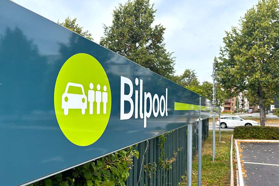 Bilpoolsplatser på Salaplans parkering
