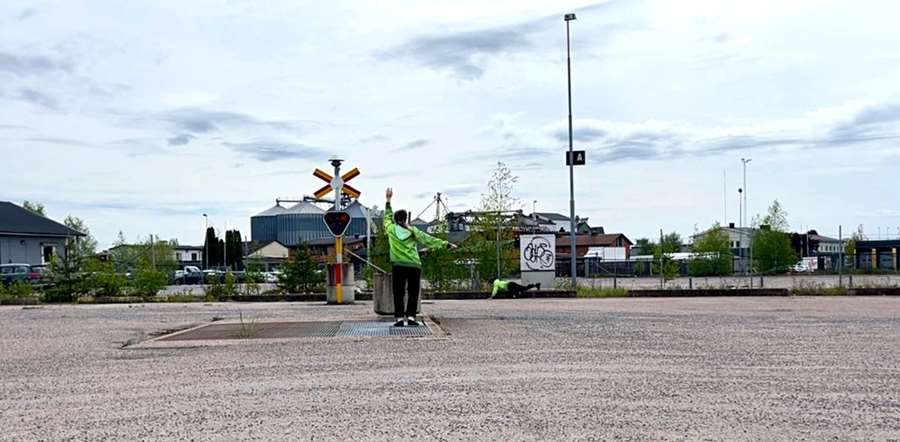 Cords – en platsspecifik koreografisk performance av Mema Dans i Främre Boländerna sommaren 2025. Foto: Thomas Hultgren.