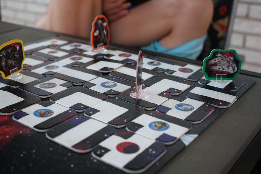 Barn som spelar brädspel, foto: Fredrike Fagerlind