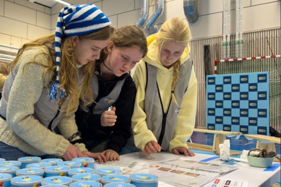 Vendela Petterson, Sanna Frisk och Meja Ward Weissenberg, 8C Bj&ouml;rkvallsskolan.