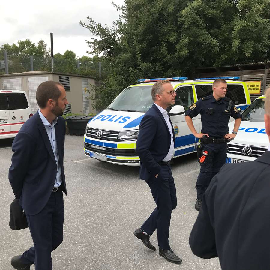 Erik Pelling (S) och inrikesminister Anders Damberg (S) besöker Gränby