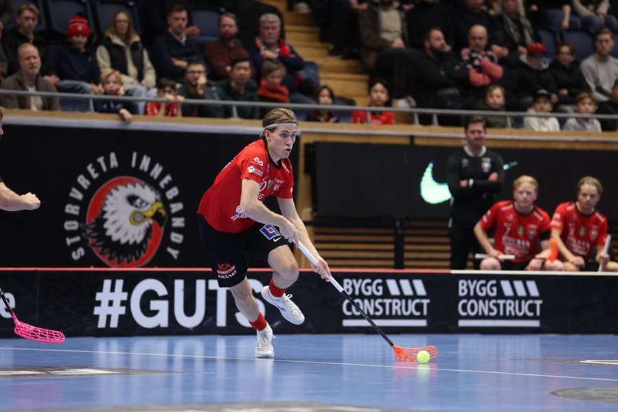 Sakarias Ulriksson har under flera år visat exceptionella prestationer och utveckling inom innebandy, med meriter som SM-guld i Svenska Superligan, U19-VM-guld och MVP-utmärkelser i både nationella och internationella turneringar. Foto: Adam Troy.
