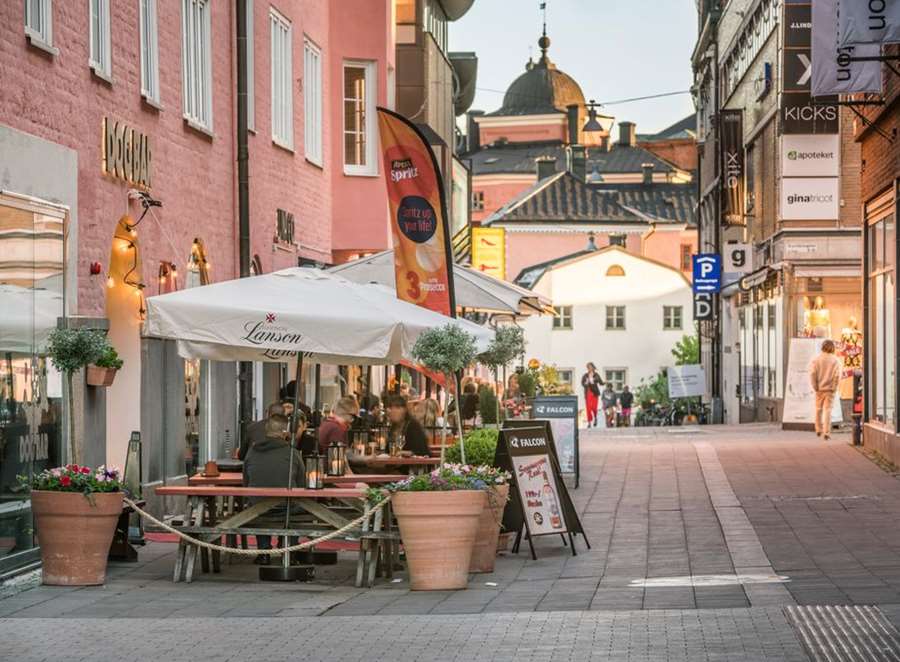 Många företag i Uppsala har en svår ekonomisk situation, inte minst inom restaurangbranschen. Kommunstyrelsen väntas imorgon besluta om flera ytterligare insatser för att mildra pandemins påverkan på näringslivet i Uppsala.