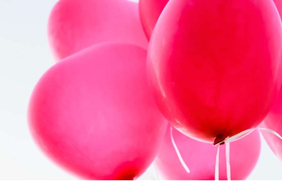 Bild på röda ballonger