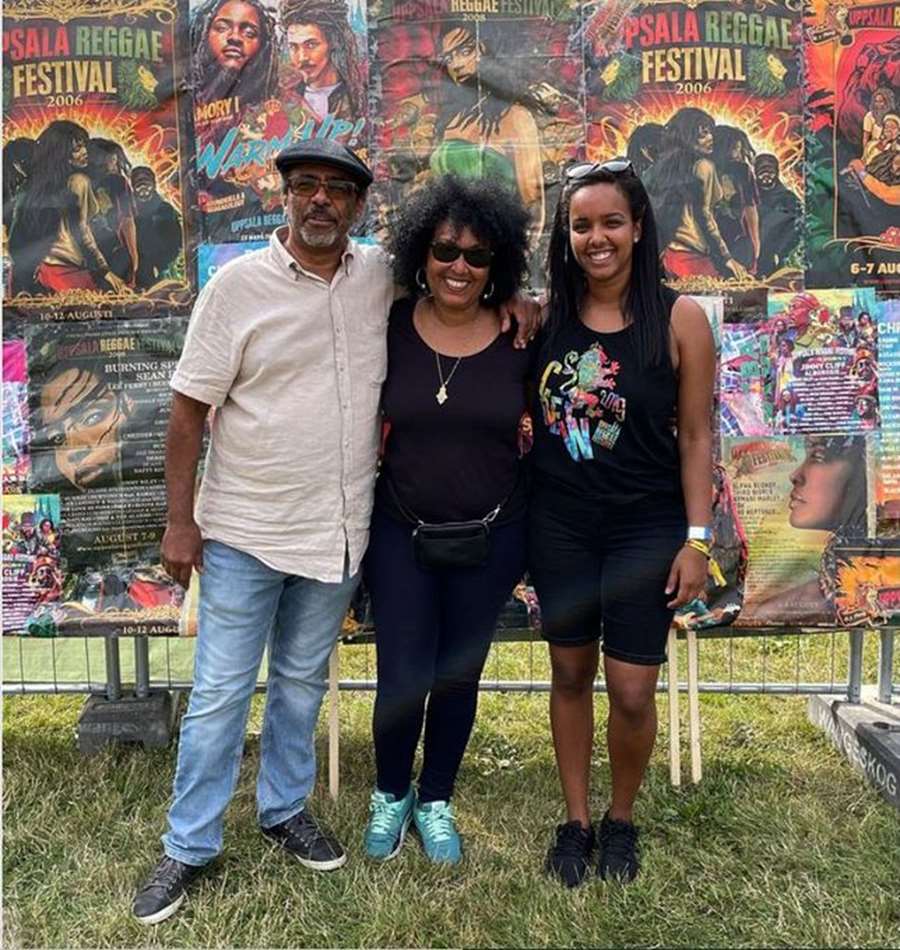 Yared Tekeste och Adiam Kubrom har drivit Uppsala Reggaefestival i drygt 20 år. Här tillsammans med dottern Malayka.