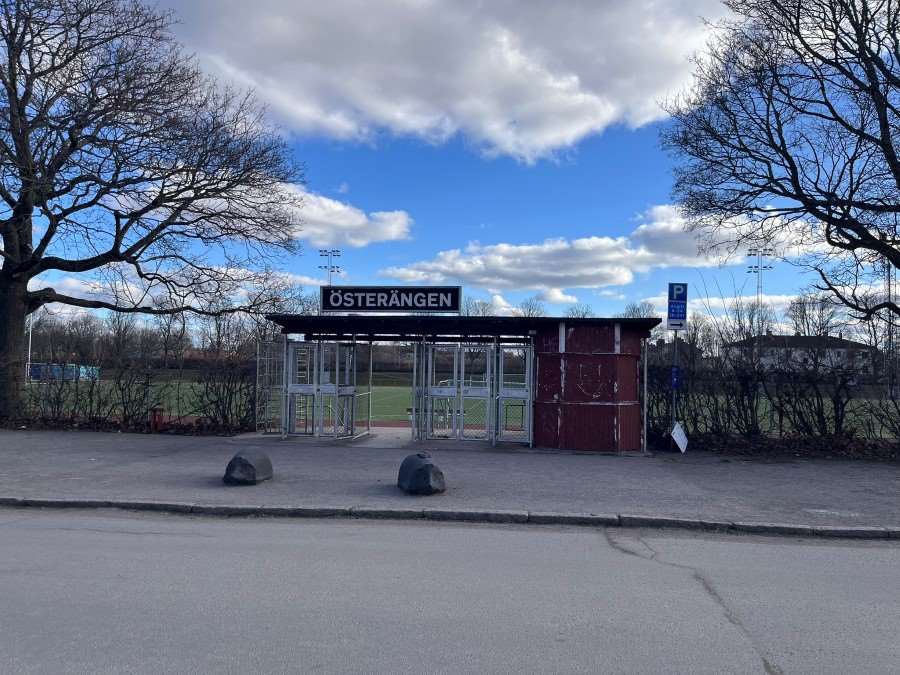 Entren till Österängens IP