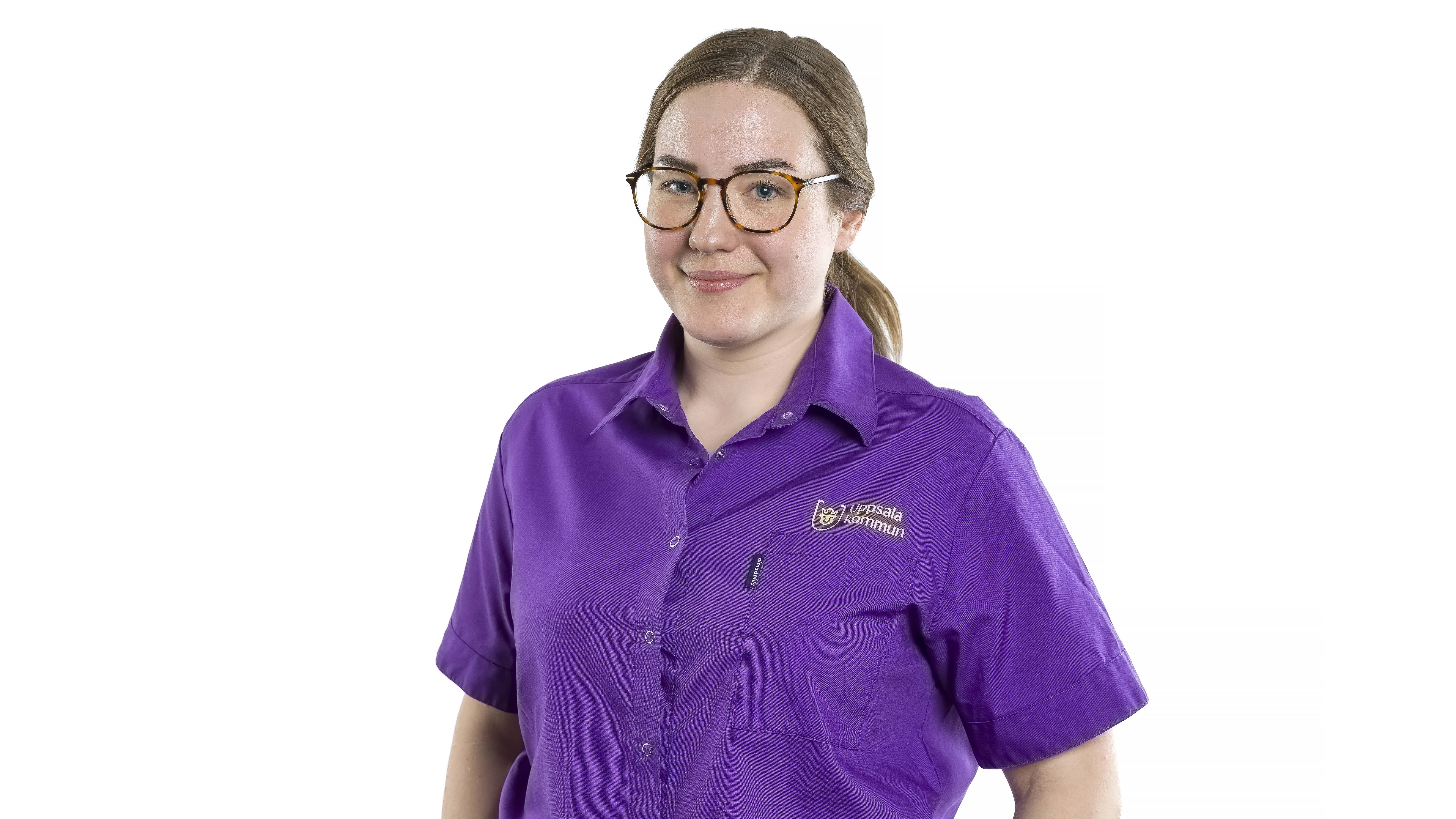 Kvinna i kommunala kläder