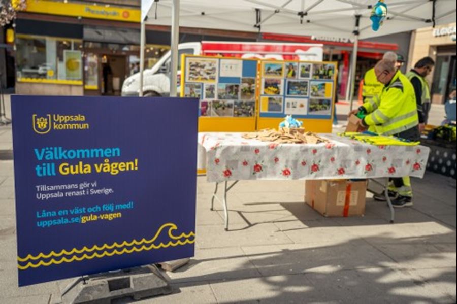 Gula vågen på Stora torget i Uppsala