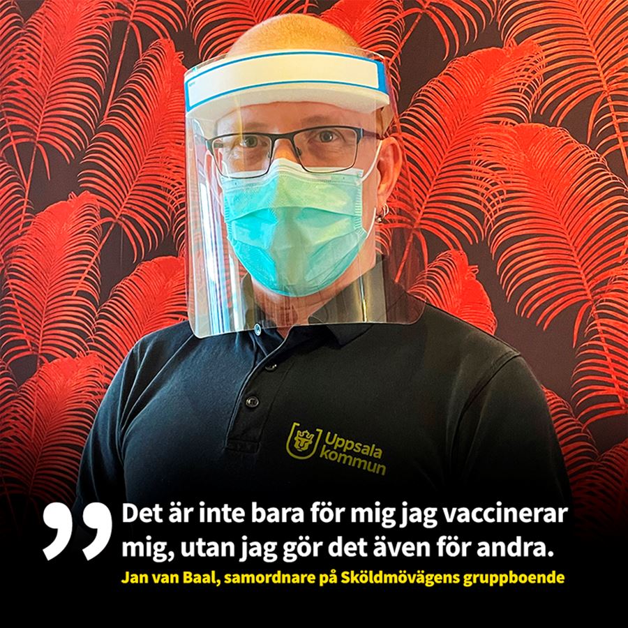 "Det är inte bara för mig jag vaccinerar mig, utan jag gör det även för andra", säger Jan van Baal, samordnare på Sköldmövägens gruppboende.