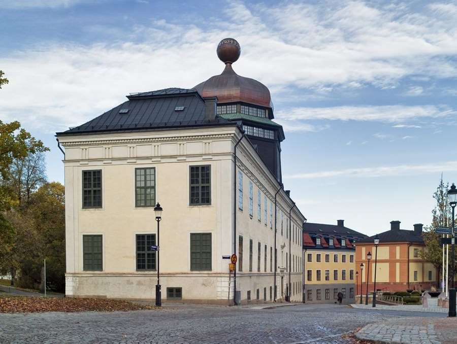 Gustavianum med sin nyrenoverade takkupol.