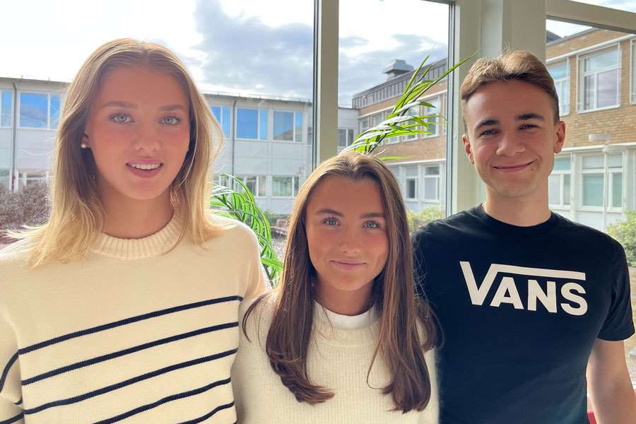 Bild på eleverna Vega Thor, Ella Stålhammar och Albin Nygren.