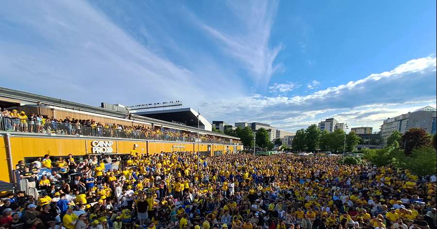 Många uppsalabor har sett VM-matcherna från arenatorget.