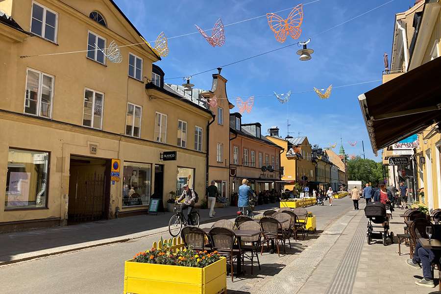 Svartbäcksgatan som sommargata