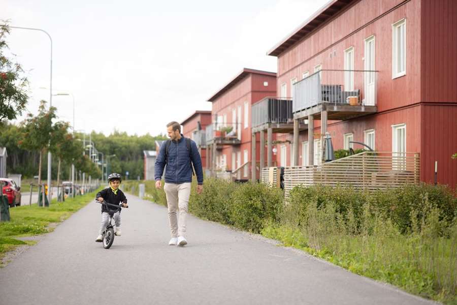 Det förnyade direktivet skapar bättre förutsättningar för en hållbar bostadsutveckling i prioriterade tätorter på landsbygden, för att fler ska kunna hitta en boendeform som passar deras livssituation. Fotot: Lilla produktionsbolaget.