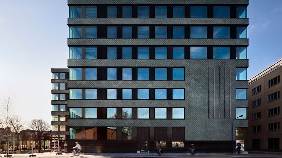 Lumi exteriör hela byggnaden.