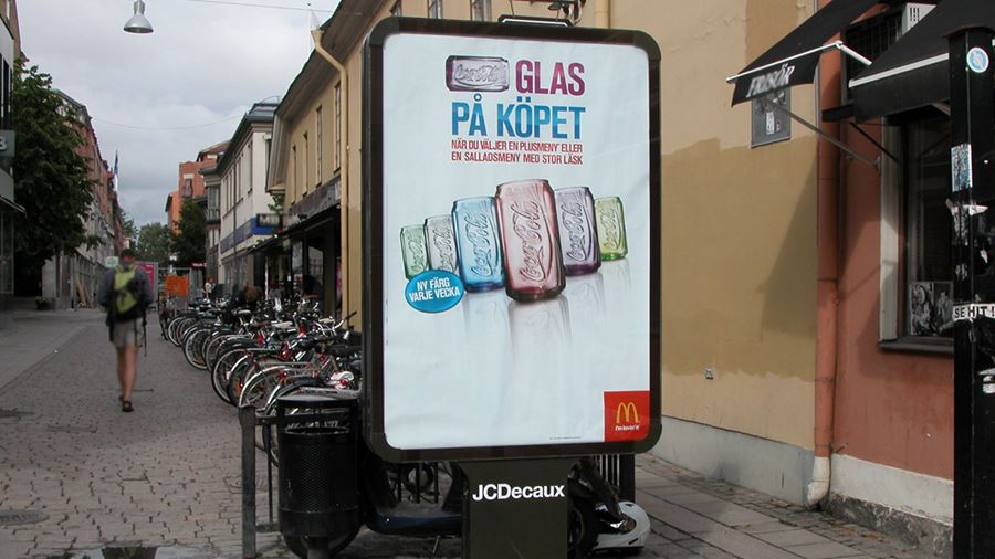 Gatuskylt f&#246;r reklam eller samh&#228;llsinformation