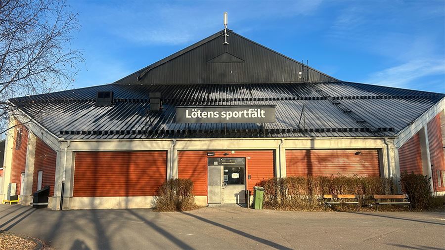 Lötens fotbollshall entré