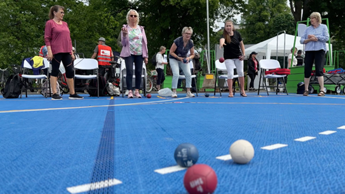 Spelar boule på Summer Zone.