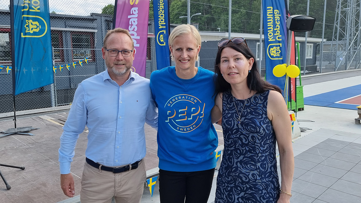 Carolina Klüft med två personer vid invigningen av PEP