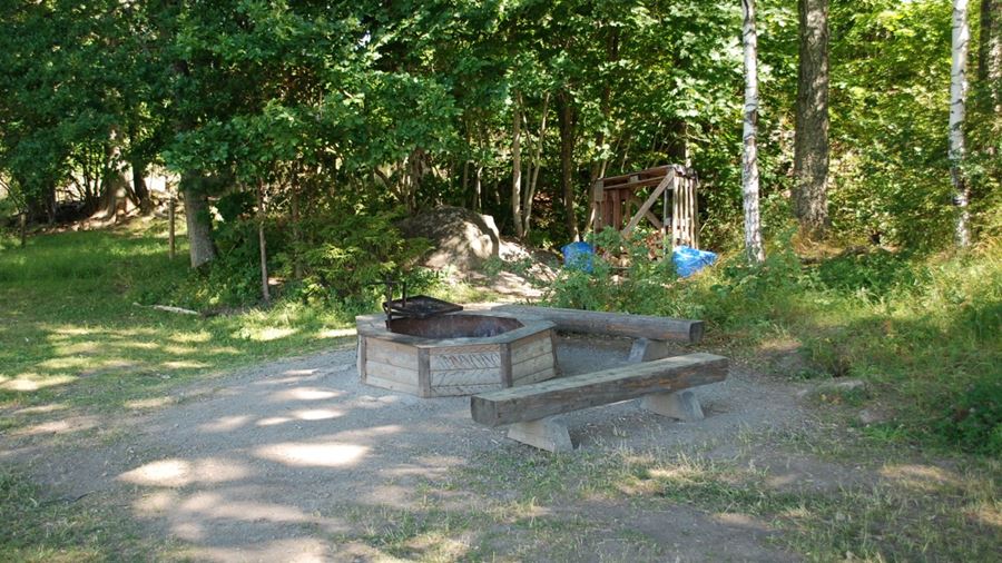 En grillplats vid Fjällnora hundbad.