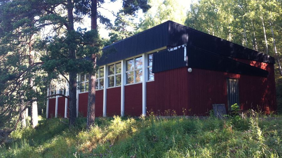 Lekhall/sovsal i Pilsbo, exteriörbild.