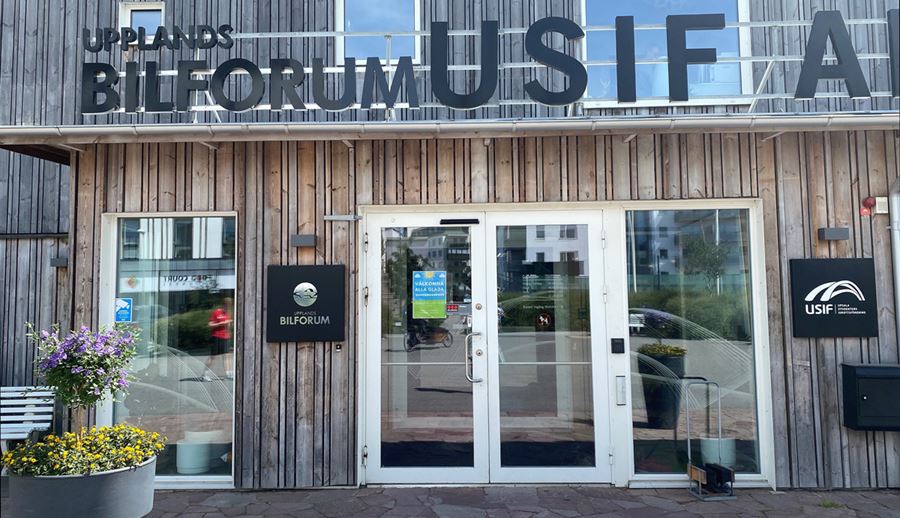 Entrén till Rosendalshallen