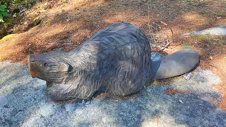 Bäverskulptur i trä