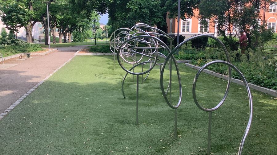 Konstverk i parken.