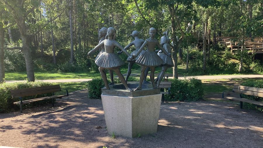 Konstverk i Lina Sandells park.