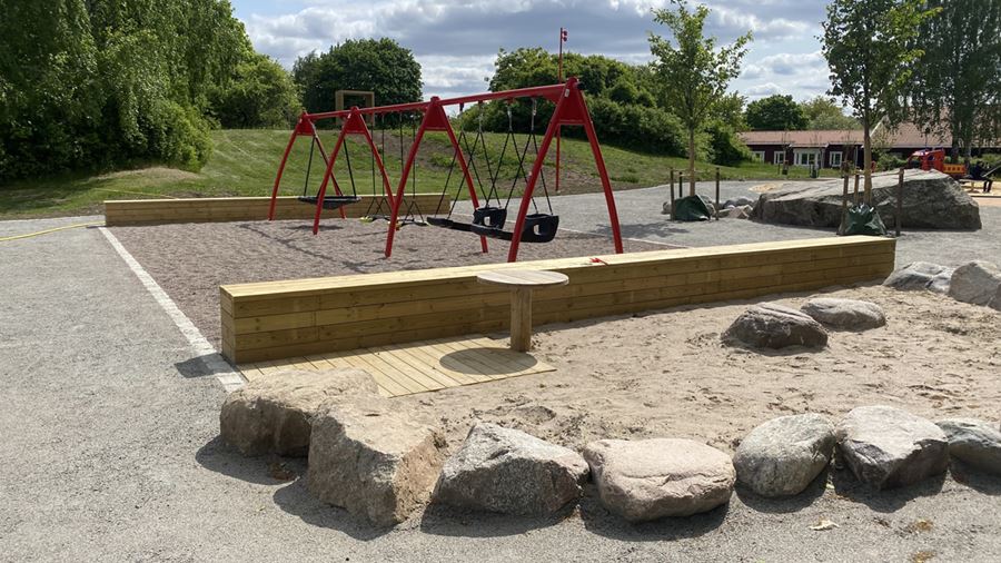 Kompisgungor i Nåntunaparken.