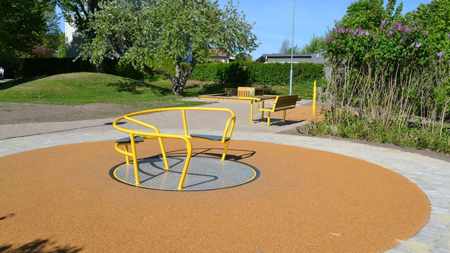 Den gula karusellen i Spårvägsparken.