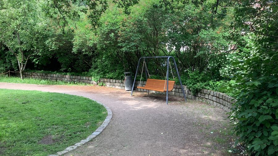 Hammockbänk i parken.