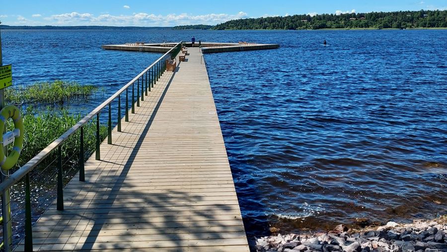 Bryggan vid Skarholmen sedd från land