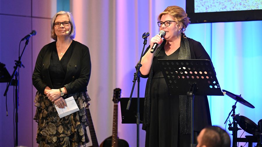 Moderator Susanne S&#246;derberg och Angelique Prinz Blix h&#228;lsar alla v&#228;lkomna.