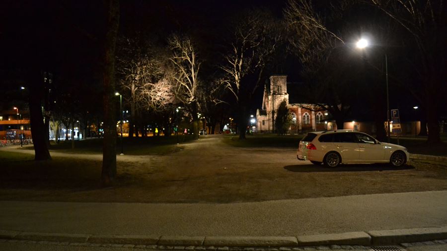 Parkeringen &#228;r mycket ljusare med den nya belysningen.