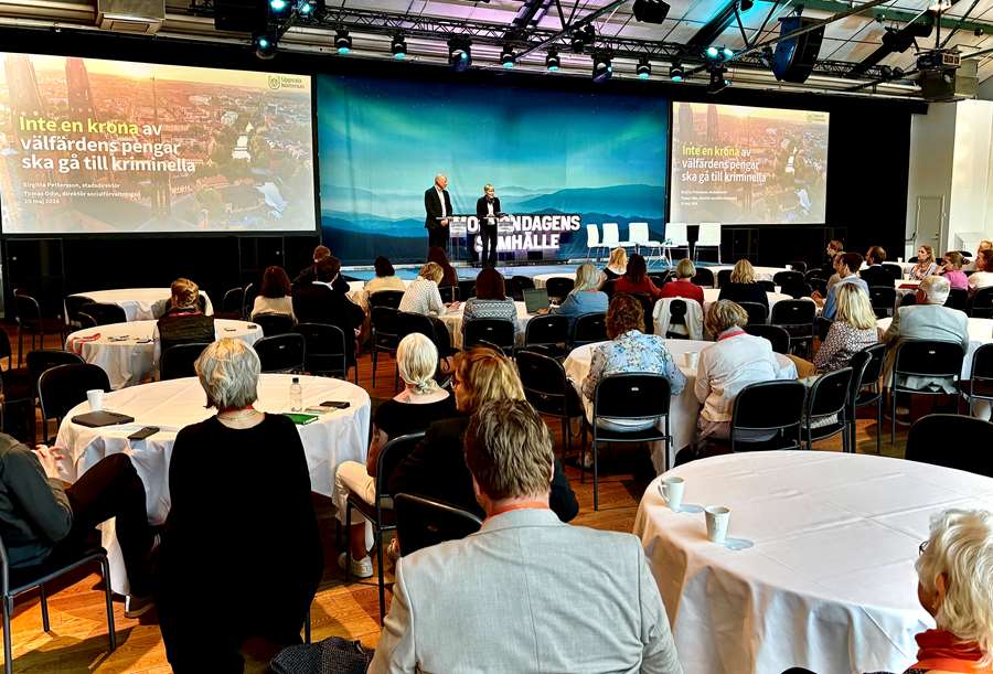 Bild på en scen vid konferensen Morgondagens Samhälle 2026