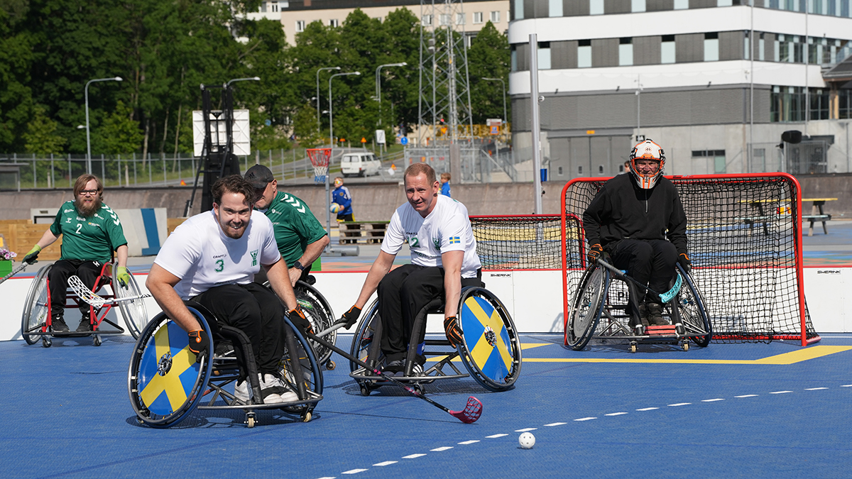 Rullstolsinnebandy.
